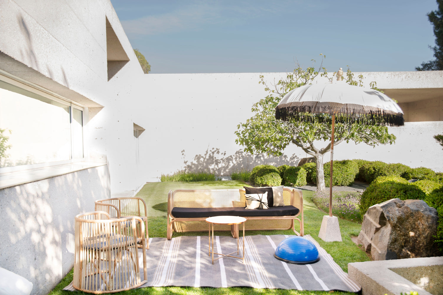 ARCHI BEIGE Y NEGRO 30X40