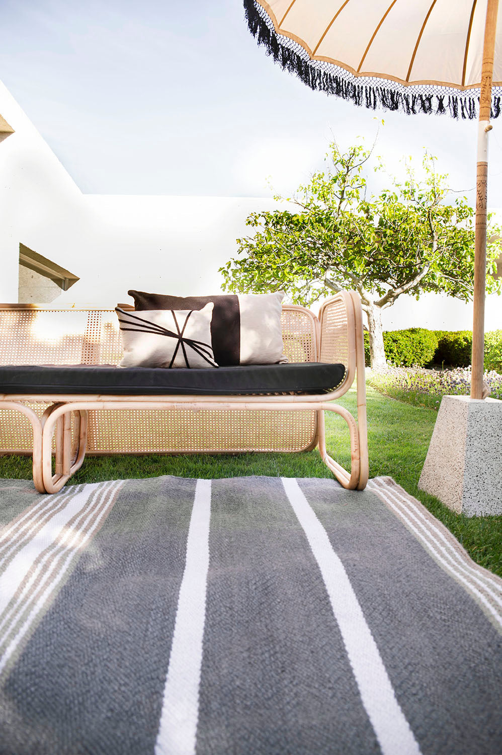 ARCHI BEIGE Y NEGRO 30X40